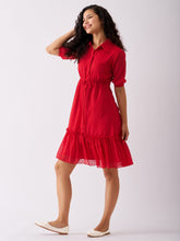 Robe à col en pointe en mousseline de soie rouge vin Brasso